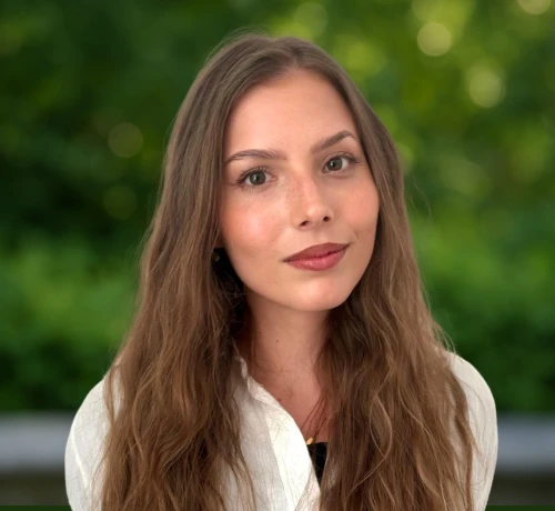 Gréta, Social Media menedzser